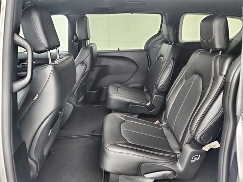 New 2026 Chrysler Voyager LX image 30