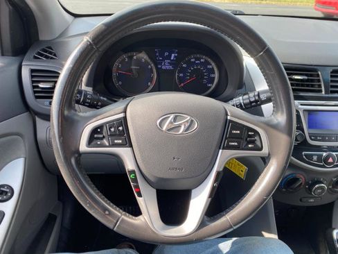 Used 2014 Hyundai Accent SE image 2