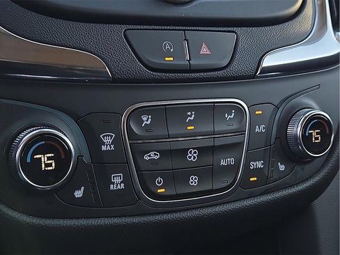 Used 2024 Chevrolet Equinox LT image 12