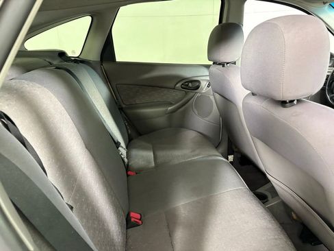 Used 2003 Ford Focus ZX5 Hatchback FWD image 16
