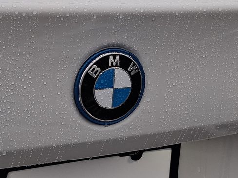 Used 2025 BMW i5 xDrive40 w/ Premium Package image 29