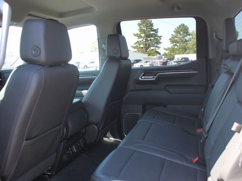 Used 2025 GMC Sierra 1500 SLT image 25