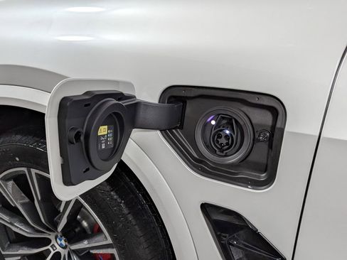 New 2026 BMW X5 xDrive50e image 8