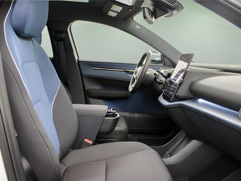 New 2026 Volvo EX30 Cross Country Ultra image 21