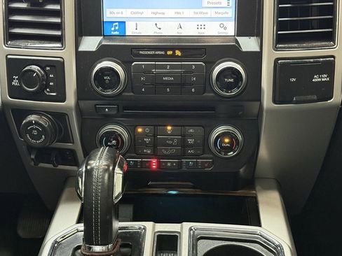 Used 2018 Ford F150 Lariat w/ Equipment Group 502A Luxury image 19