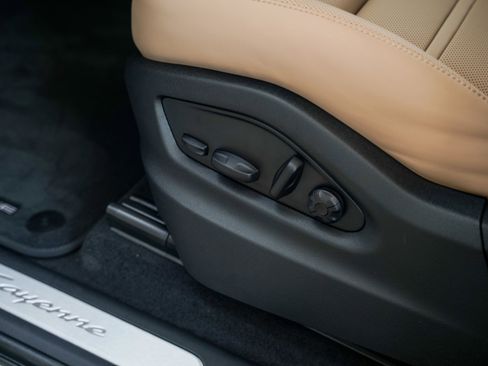 New 2025 Porsche Cayenne image 17