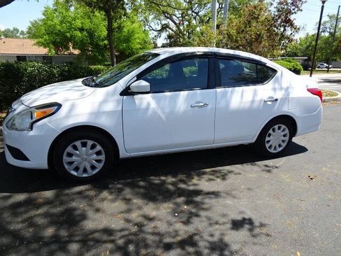 Used 2018 Nissan Versa SV image 13