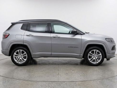 Used 2025 Jeep Compass Limited image 11