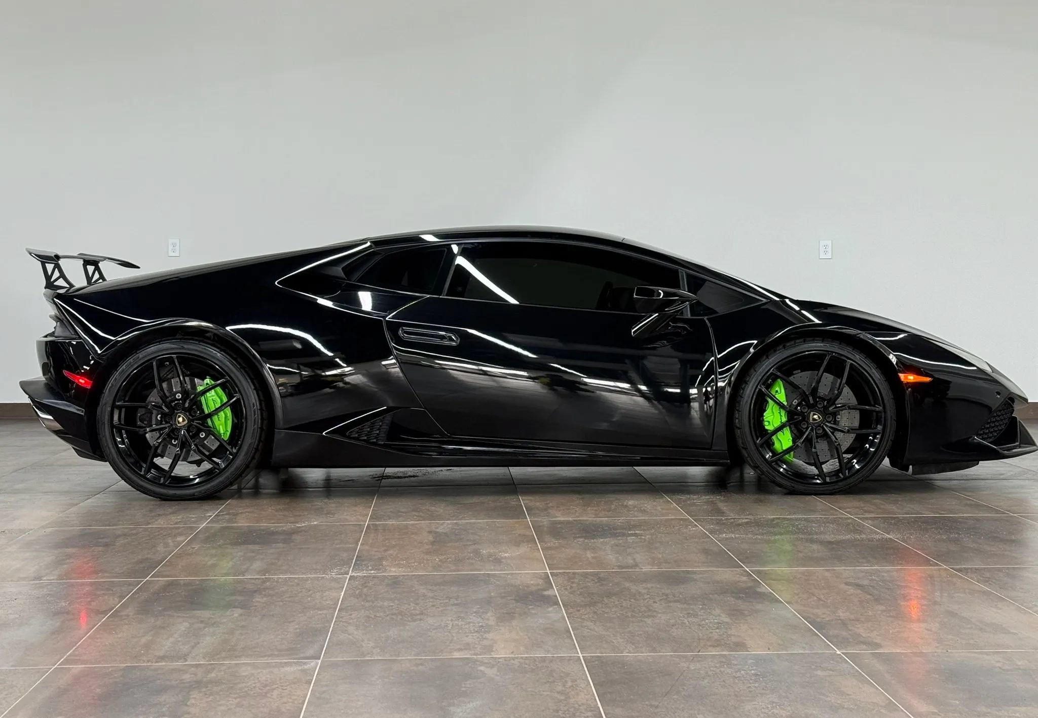 Used 2015 Lamborghini Huracan LP 610-4 AWD/4WD image 15