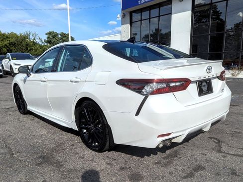 Used 2022 Toyota Camry XSE image 11