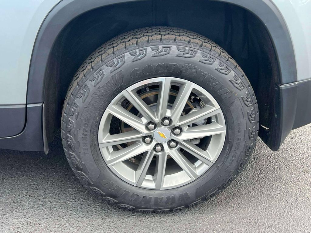 Used 2023 Chevrolet Traverse LT AWD/4WD image 9