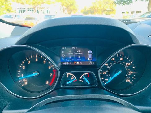 Used 2017 Ford Escape SE w/ SE Leather Comfort Package image 27