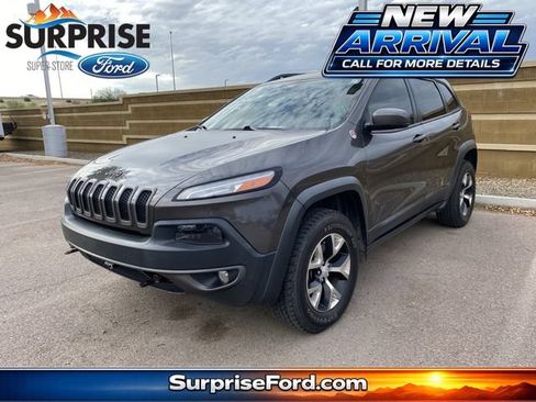 Used 2018 Jeep Cherokee Trailhawk w/ Cold Weather Group AWD/4WD image 1