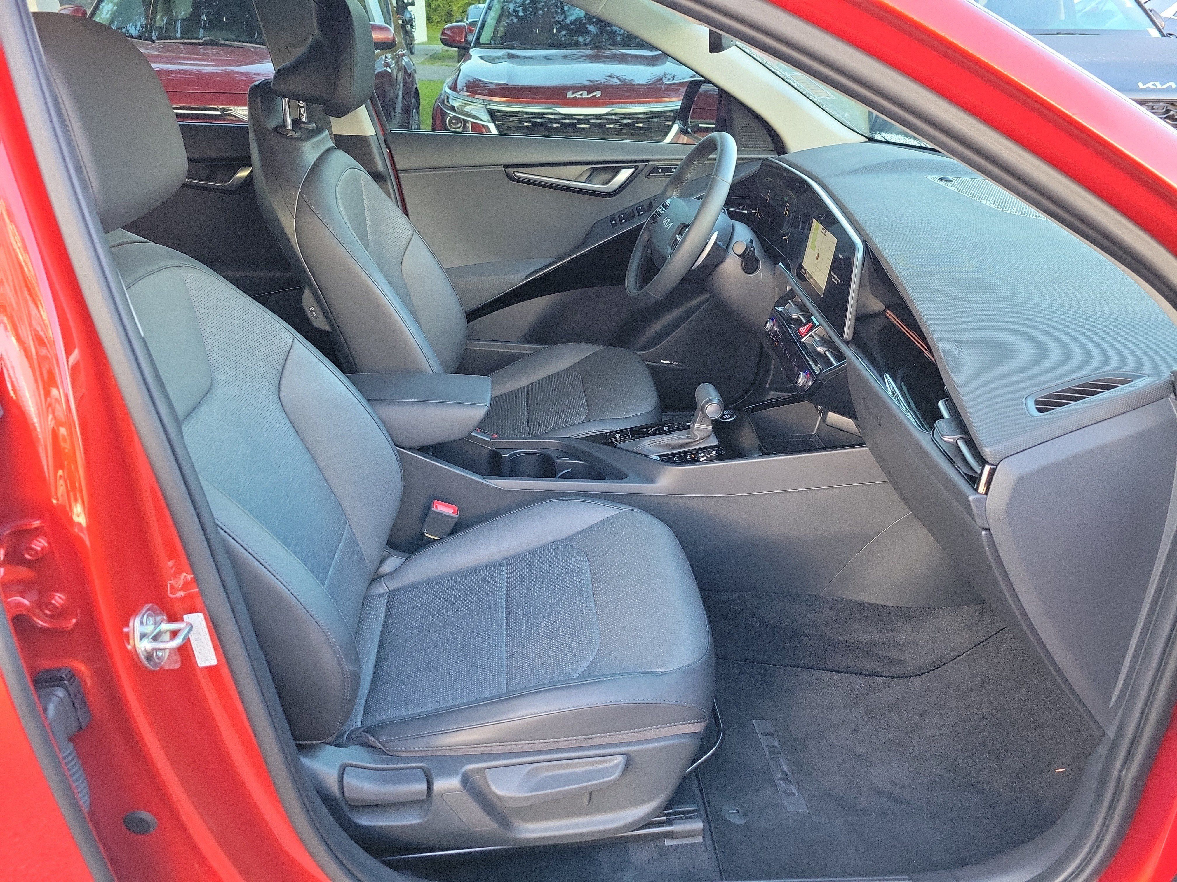 Certified 2023 Kia Niro FWD image 7