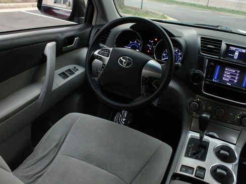 Used 2013 Toyota Highlander 4WD Hybrid image 22