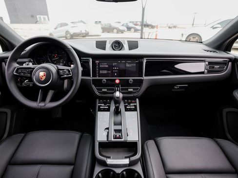Certified 2026 Porsche Macan AWD/4WD image 25