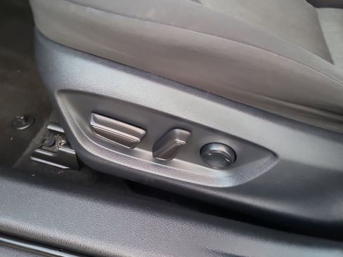 Used 2019 Toyota Camry L image 16