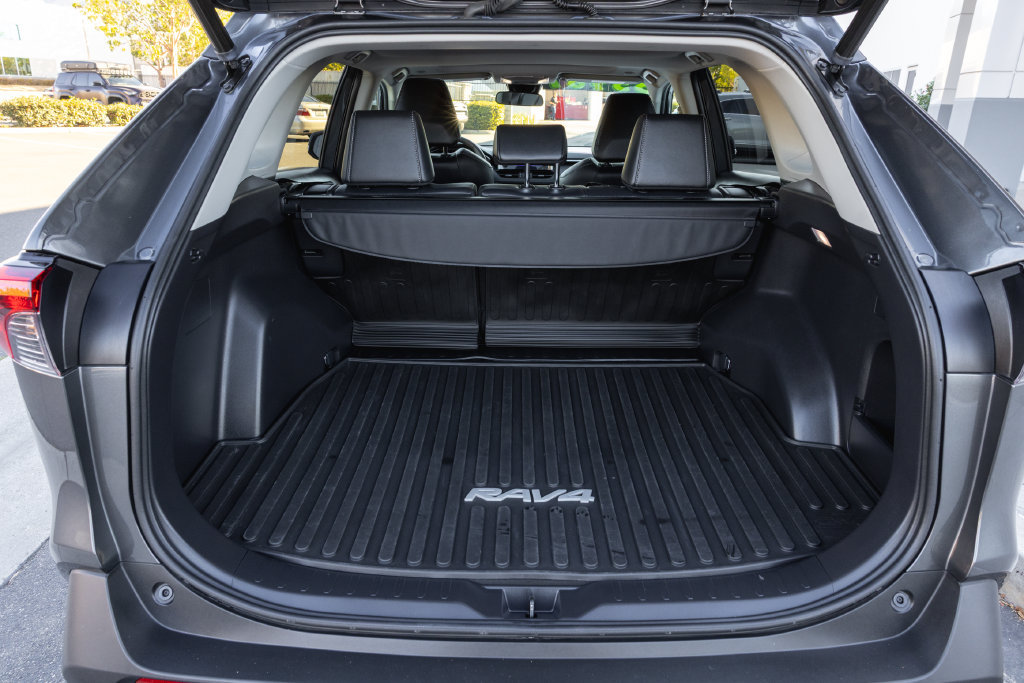 Certified 2023 Toyota RAV4 XLE Premium FWD image 8