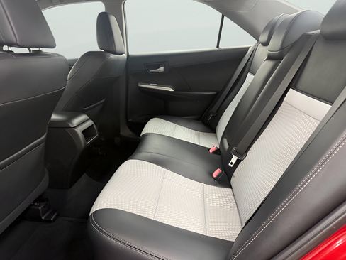 Used 2012 Toyota Camry SE FWD image 11