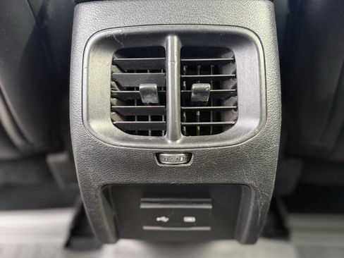 Used 2019 Jeep Cherokee Latitude Plus image 11