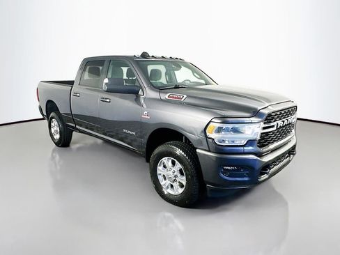 Used 2022 RAM 2500 Big Horn w/ Level C Equiment Group AWD/4WD image 38