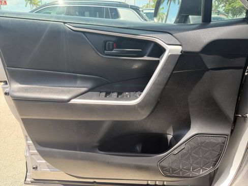Used 2019 Toyota RAV4 LE FWD image 24