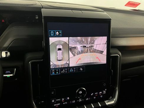 Used 2025 GMC Yukon Denali image 17