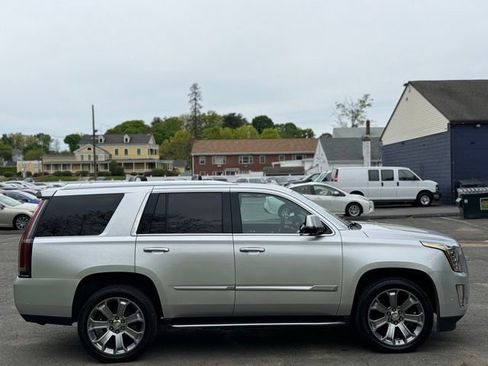Used 2020 Cadillac Escalade Luxury AWD/4WD image 4