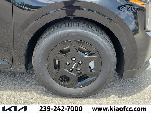 New 2026 Kia Carnival FWD image 7