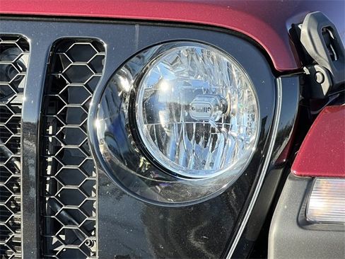 Certified 2022 Jeep Gladiator Sport image 40