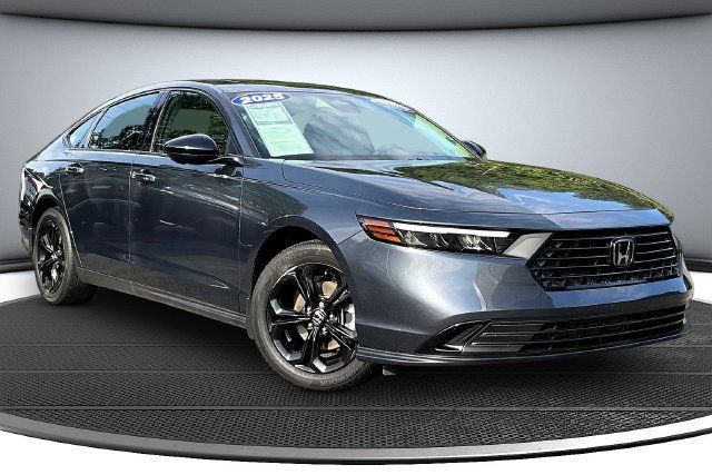 Certified 2025 Honda Accord SE image 3