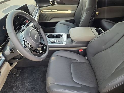 New 2026 Kia Carnival LXS image 9