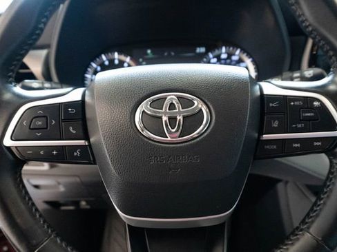 Used 2023 Toyota Highlander LE FWD image 23