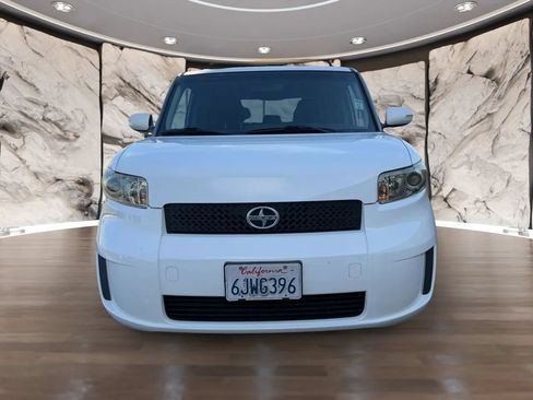 Used 2010 Scion xB FWD image 2
