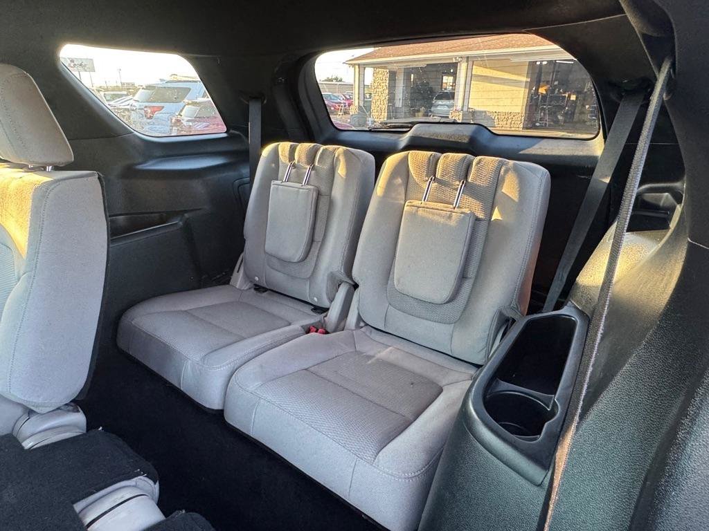 Used 2018 Ford Explorer XLT w/ Equipment Group 201A FWD image 12
