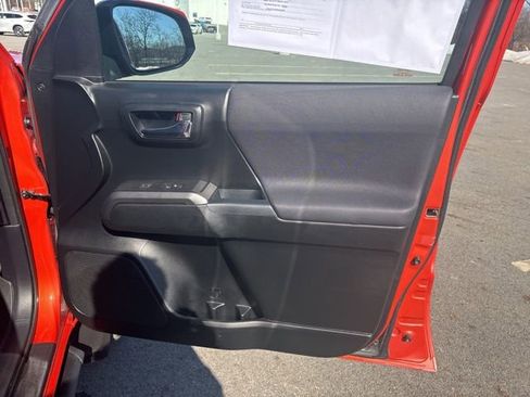 Used 2017 Toyota Tacoma TRD Off-Road w/ Tow Package image 9