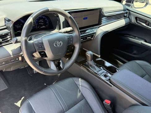 Used 2025 Toyota Camry XSE FWD image 11