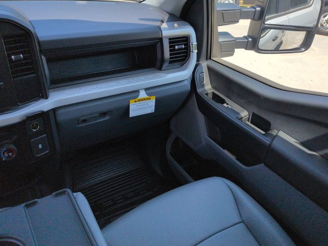 New 2026 Ford F250 XL w/ XL Chrome Package AWD/4WD image 17