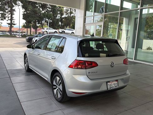 Used 2016 Volkswagen e-Golf SE w/ DC Fast Charging Package FWD image 3