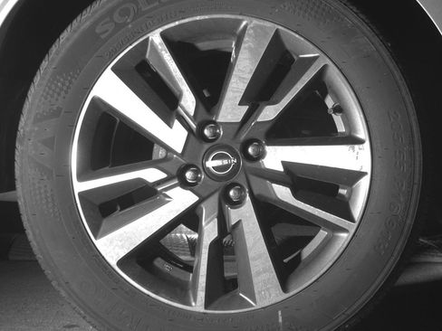 Used 2025 Nissan Versa SV image 15