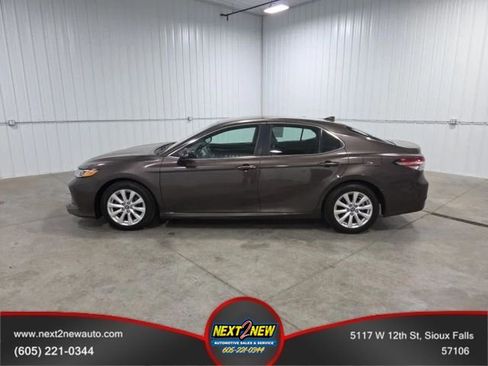 Used 2019 Toyota Camry LE FWD image 1
