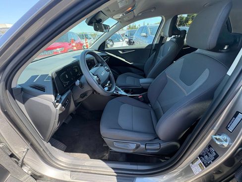 Used 2026 Kia Niro LX FWD image 24