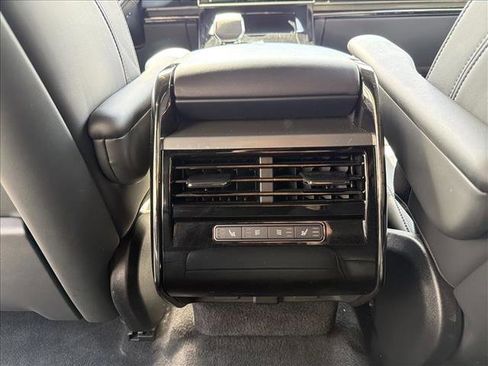 Used 2025 Land Rover Range Rover Sport SE image 21