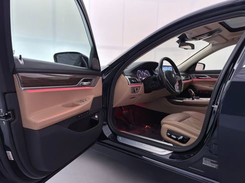 Used 2019 BMW 750i xDrive 750i xDrive w/ Executive Package image 16