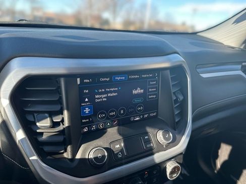 Used 2023 GMC Acadia SLT w/ Preferred Package image 12