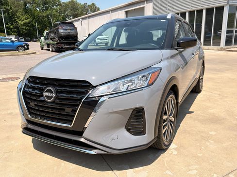 Used 2024 Nissan Kicks SV FWD image 8