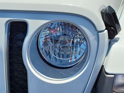 Certified 2022 Jeep Gladiator Overland w/ Trailer Tow Package image 24