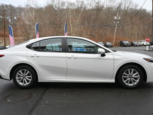 Used 2025 Toyota Camry LE image 6