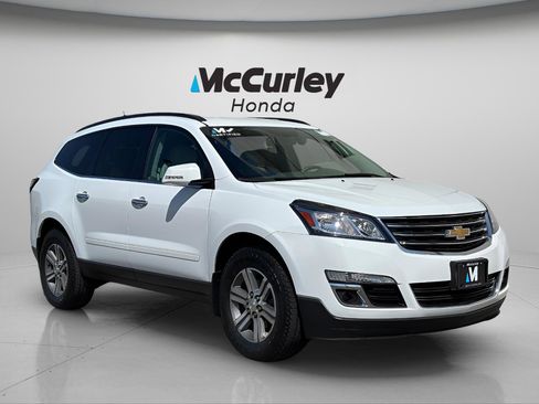 Used 2017 Chevrolet Traverse LT FWD image 1