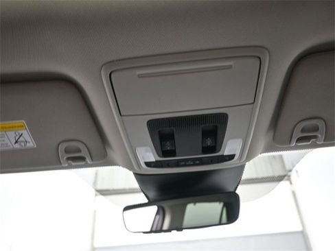 Used 2025 Honda Pilot Touring image 12